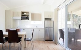 bathurst fossicker cabin kitchen