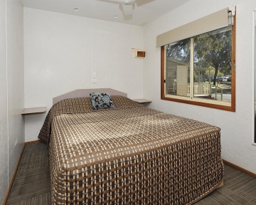 Redwood Cabin - Bedroom