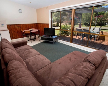 Family Spa Cabin - Living Room