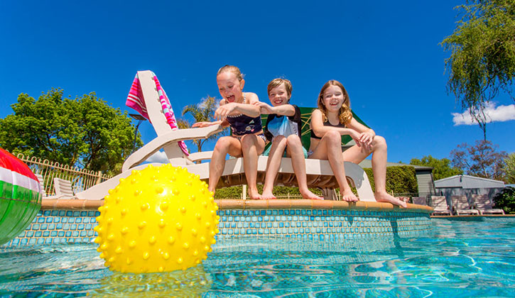 ballarat children at swimming pool