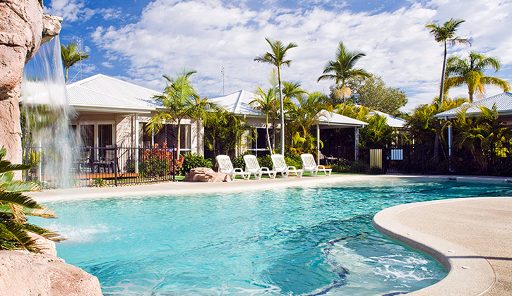 swimming pool gold coast accommodation